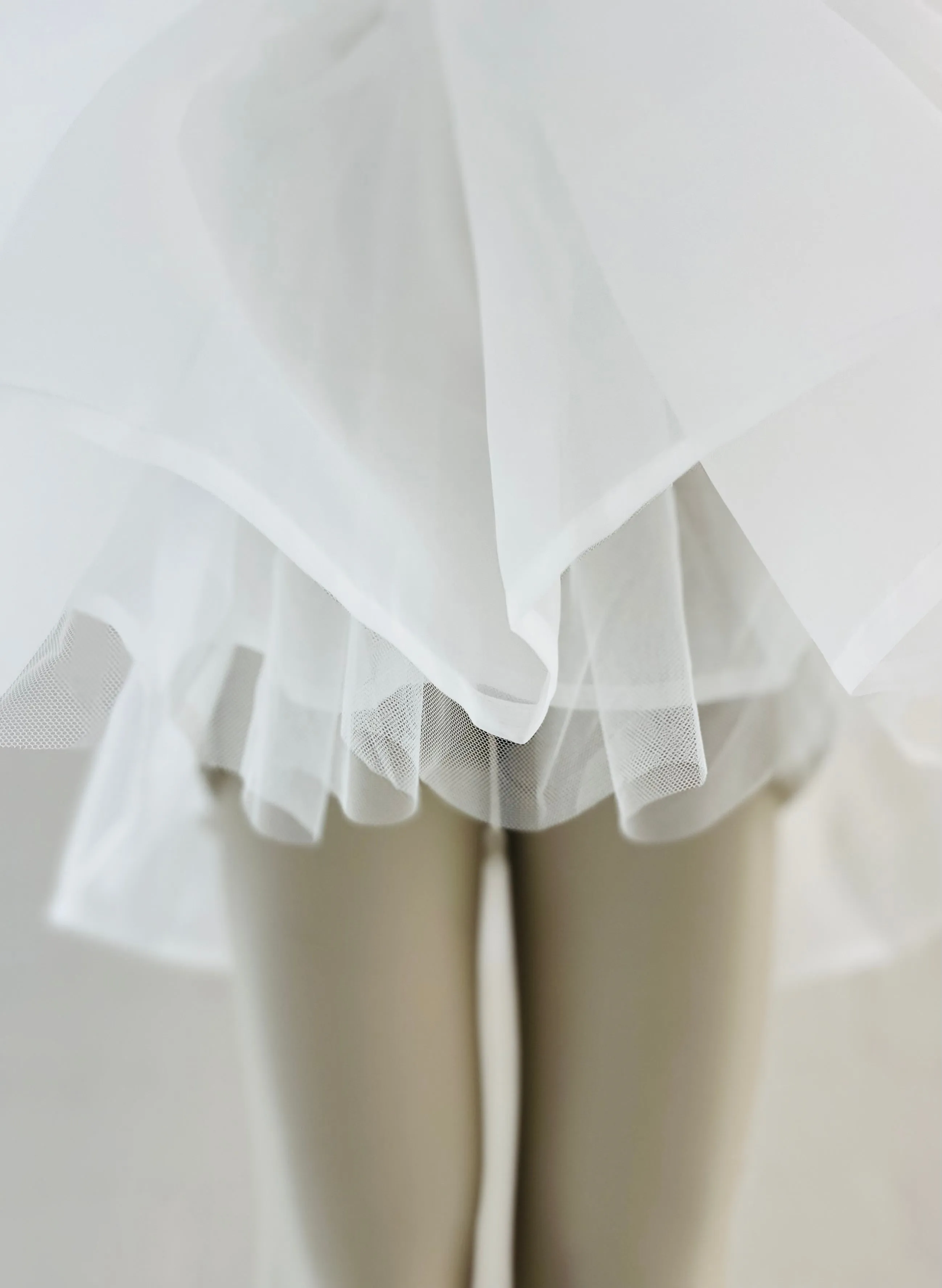 DOLLY WORLD V-BACK PUFF SLEEVE ORGANZA TUTU DRESS white