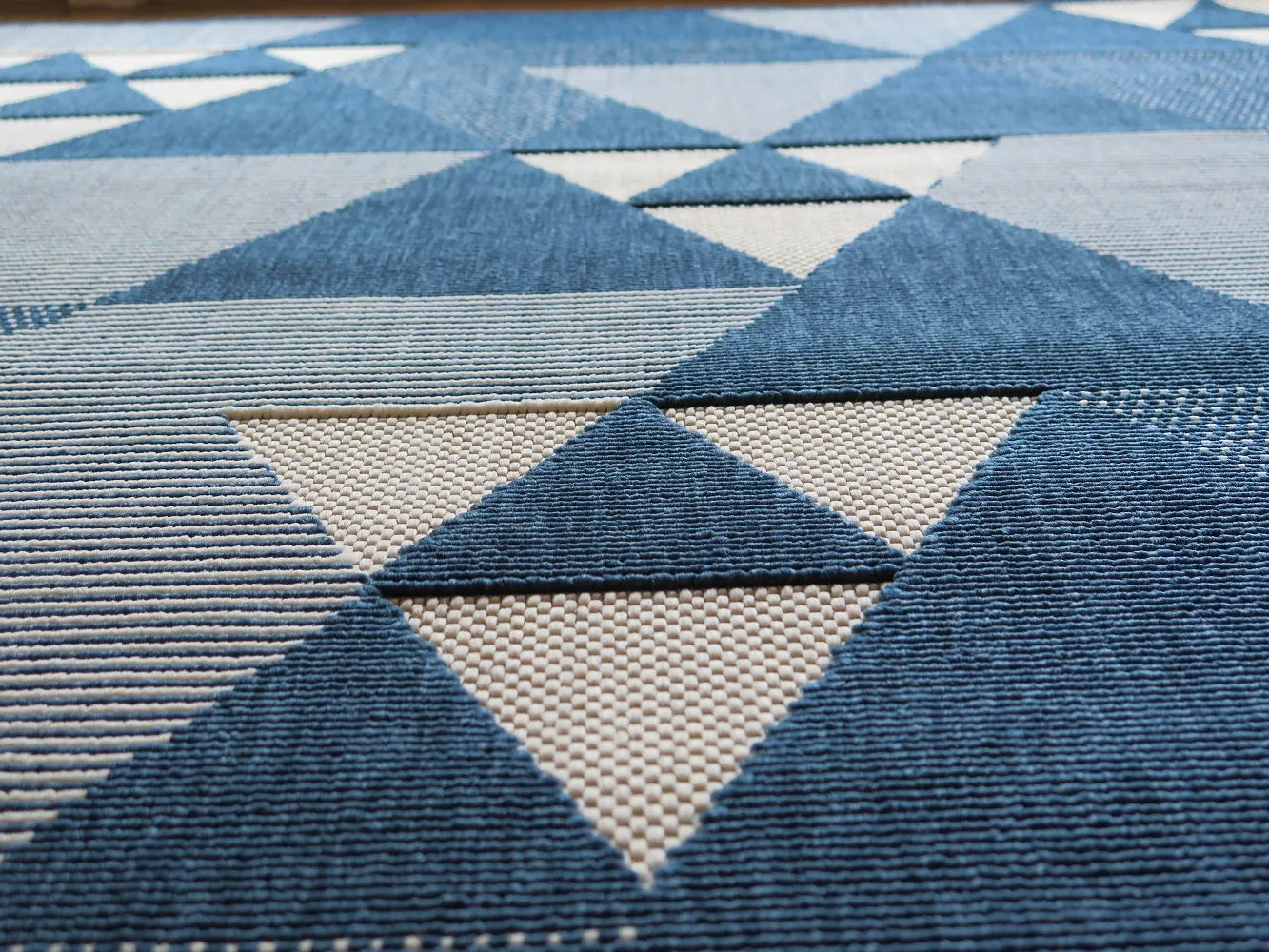 Geometric Triangle Pattern Area Rug (Blue/Cream, 120x170cm)