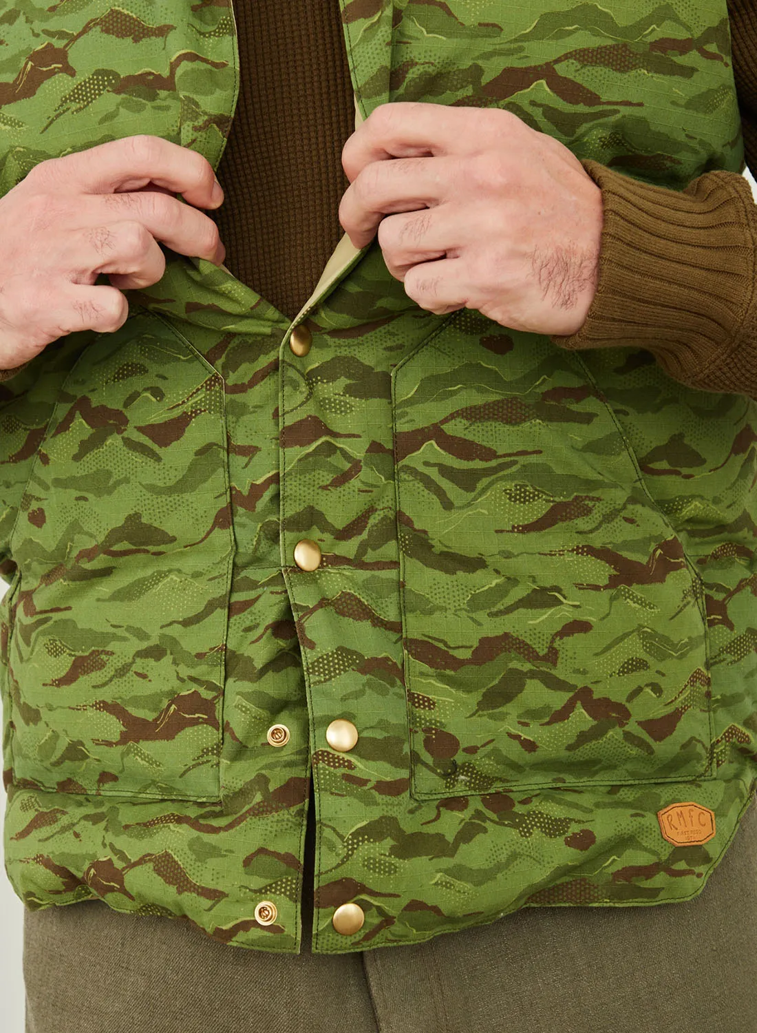 Rocky Mountain Featherbed x Nigel Cabourn Down Vest Mountain Camo in Green