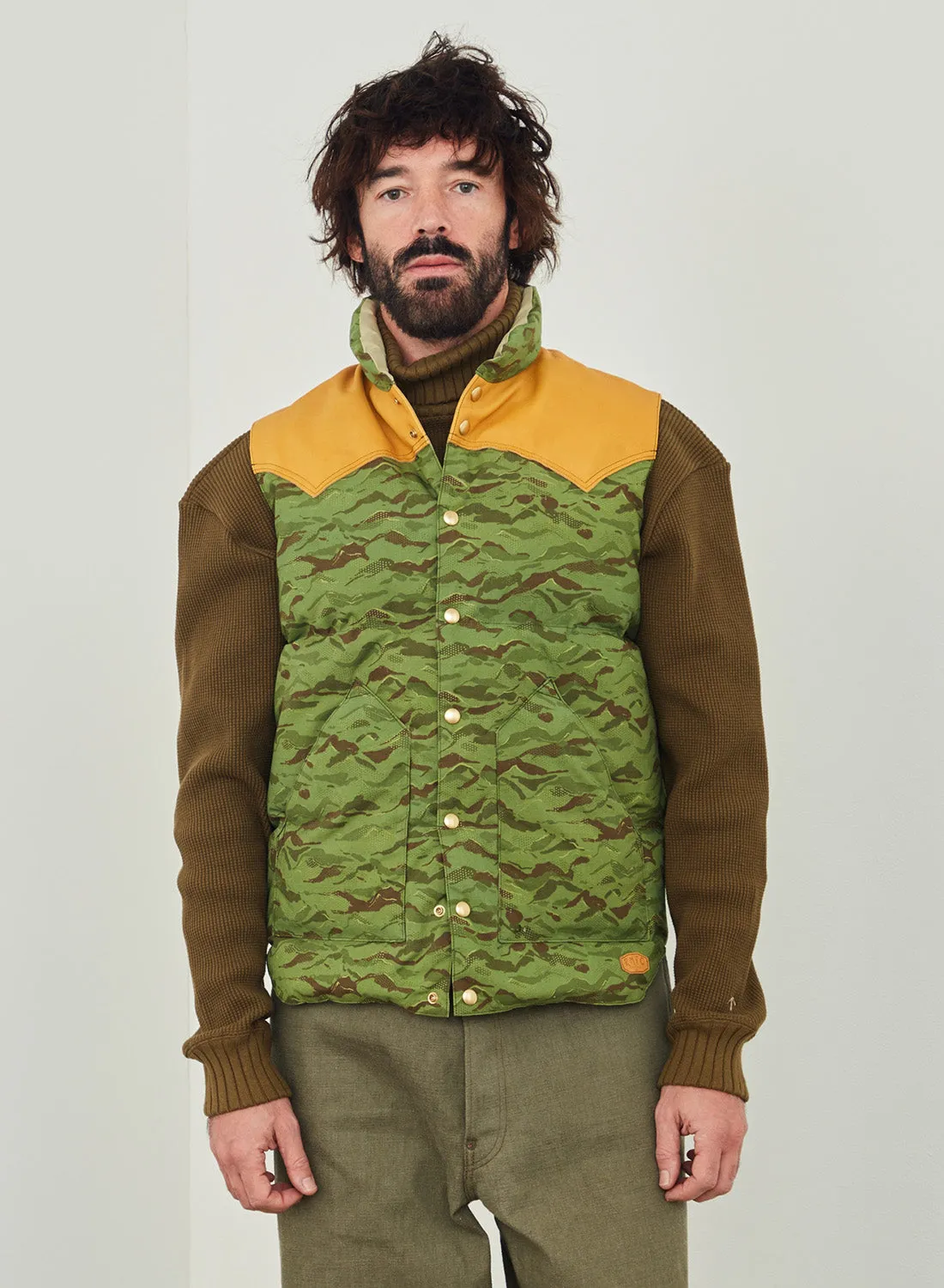 Rocky Mountain Featherbed x Nigel Cabourn Down Vest Mountain Camo in Green